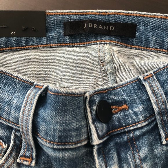 J Brand 835 Mid-Rise Cropped Skinny Jeans, Size 23 - Picture 4 of 8